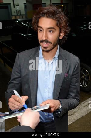 New York, NY, USA. 4. März 2015. Dev Patel unterwegs für Promi-Schnappschüsse - Mi, New York, NY 4. März 2015. Bildnachweis: Derek Sturm/Everett Collection/Alamy Live-Nachrichten Stockfoto