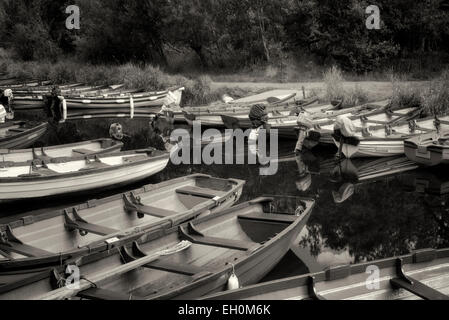 Angelboote/Fischerboote im Kanal von Seen von Killarney. Irland Stockfoto