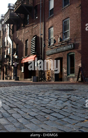 Außenseite des zentralen Bestimmungen entlang Ziegel Wharf Street und bekannt für einheimische komplexe Tellerchen. Stockfoto