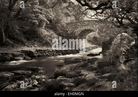 Alte Wehrbrücke. Killarney Lakes, Gap of Dunloe. Killarney National Park, Irland Stockfoto