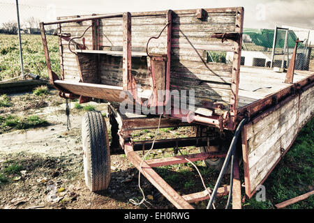 Alten Bauernhof rostigen Wohnwagen auf einem Bauernhof Haus Hof, Badajoz, Spanien Stockfoto