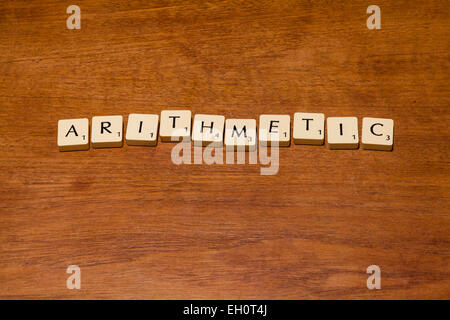 Spiel Buchstabensteine Rechtschreibung aus Arithmetik Stockfoto