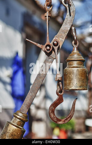 Hängen antike römische steelyard auf einem Bauernhof, Badajoz, Spanien Stockfoto