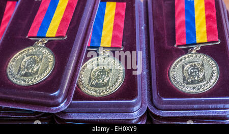 Kiew, Ukraine. 4. März 2015. Medaille "für die Opfer und die Liebe für die Ukraine" erhielten heute 46 Soldaten aus dem Bataillon Dschochar Dudajew, UNA-UNSO, "Rechten Sektor", "Donbass", "Asow", "Dnepr-1", 129 Bataillon. Die Initiatoren des Festes der Helden waren: seine Heiligkeit Patriarch von Kiew und alle Rus-Ukraine Filaret, baltischen und Schwarzmeer Allianz Nationen, Kongress der ukrainischen Nationalisten. Im Osten der Ukraine, einer Freiwilligen Bataillone kämpfen Vertreter verschiedener Nationalitäten. Unter den Empfängern der Soldaten Tschetschenen Ukrainer, Russen, Georgier, Krim-Tataren Stockfoto