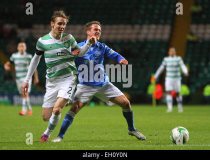 Glasgow, Schottland. 4. März 2015. Scottish Premier League. Keltische versus St Johnstone. Stefan Johansen Schlachten mit Tam Scobbie © Action Plus Sport/Alamy Live News Stockfoto