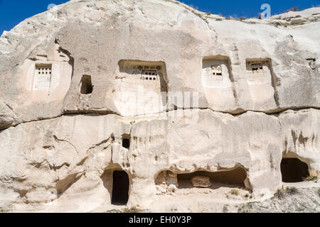 Fassade einer alten christlichen Rock-Kirche in der Nähe von Göreme, Kappadokien, Türkei Stockfoto