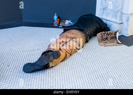 Obdachloser schlafen auf Boden, Vancouver, Britisch-Kolumbien, Kanada Stockfoto