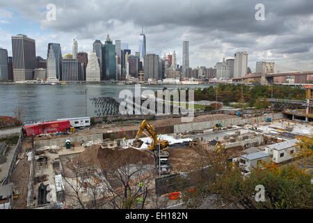 Brooklyn Bridge Park Eigentumswohnung Entwicklung entlang der East River und die Brooklyn Heights promenade Stockfoto