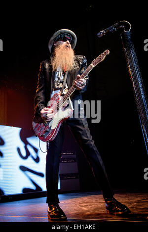 Toronto, Ontario, Kanada. 4. März 2015. Führer der amerikanischen Rock-Band ZZ Top BILLY GIBBONS führt bei Peterborough-Gedenkstätte. Bildnachweis: Igor Vidyashev/ZUMA Draht/Alamy Live-Nachrichten Stockfoto