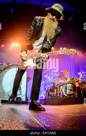 Toronto, Ontario, Kanada. 4. März 2015. Führer der amerikanischen Rock-Band ZZ Top BILLY GIBBONS führt bei Peterborough-Gedenkstätte. Bildnachweis: Igor Vidyashev/ZUMA Draht/Alamy Live-Nachrichten Stockfoto