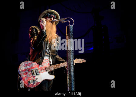 Toronto, Ontario, Kanada. 4. März 2015. Führer der amerikanischen Rock-Band ZZ Top BILLY GIBBONS führt bei Peterborough-Gedenkstätte. Bildnachweis: Igor Vidyashev/ZUMA Draht/Alamy Live-Nachrichten Stockfoto