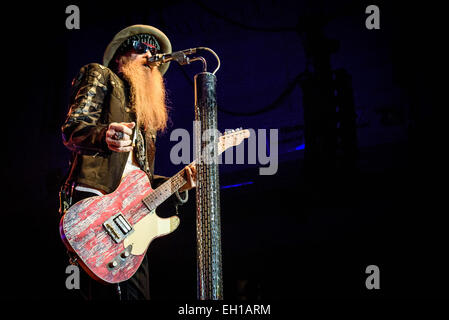 Toronto, Ontario, Kanada. 4. März 2015. Führer der amerikanischen Rock-Band ZZ Top BILLY GIBBONS führt bei Peterborough-Gedenkstätte. Bildnachweis: Igor Vidyashev/ZUMA Draht/Alamy Live-Nachrichten Stockfoto