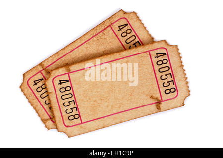 Paar alte gebeizt und zerrissenen leer Eintrittskarten auf weißem Hintergrund. Stockfoto