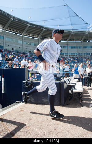 Tampa, Florida, USA. 4. März 2015. Alex Rodriguez (Yankees) MLB: Alex Rodriguez von der New York Yankees nimmt das Feld für einen Frühling Training Baseball Spiel gegen die Philadelphia Phillies bei George M. Steinbrenner Field in Tampa, Florida, Vereinigte Staaten von Amerika. © Thomas Anderson/AFLO/Alamy Live-Nachrichten Stockfoto