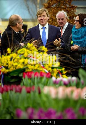 König Willem-Alexander öffnet die 35. Frühling Garten Breezand, 4. März 2015. Über 40 Winzer aus dem Kopf von Nordholland Messe jedes Jahr in dieser Ausstellung eine Vielzahl von Lampen gehören Tulpen, Narzissen, Krokusse und Hyazinthen RPE/Albert Nieboer / Frankreich, - Nein-Draht-Dienst - Stockfoto