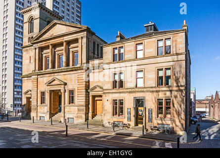 Die National Piping Centre und The Pipers Tryst Hotel in McPhater Seitenstraße der Cowcaddens Road Glasgow Schottland Stockfoto