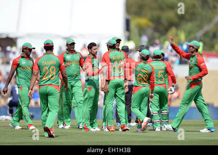 Nelson, Neuseeland. 5. März 2015. Team-Bangladesch feiern während der ICC Cricket World Cup Match zwischen Bangladesch und Schottland an Saxton Oval am 5. März 2015 in Nelson, Neuseeland. Bildnachweis: Dpa/Alamy Live-Nachrichten Stockfoto