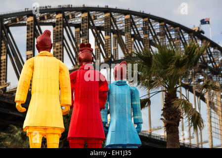 Beleuchtete Laternen der Terrakotta-Krieger Gesicht Sydney Harbour Bridge, Teil der Feierlichkeiten zum chinesischen Neujahr 2015 Stockfoto