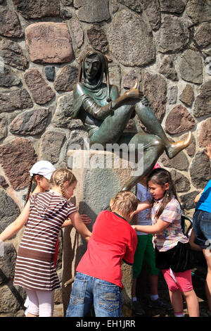 Bis Eulenspiegel-Brunnen Denkmal am Markt Platz, Mölln, Schleswig-Holstein, Deutschland, Europa Stockfoto