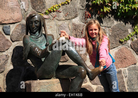 Bis Eulenspiegel-Brunnen Denkmal am Markt Platz, Mölln, Schleswig-Holstein, Deutschland, Europa Stockfoto