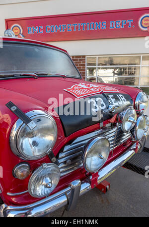 1964 Mini Cooper S Replik von Paddy Hopkirk Monte-Carlo Siegerauto. Auf dem Display an der 2014 Goodwood REvival, Sussex, UK. Stockfoto