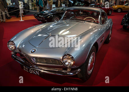 1957 BMW 507 Roadster auf dem Display auf der Earls Court Motorshow, Goodwood Revival, Sussex, UK. Stockfoto