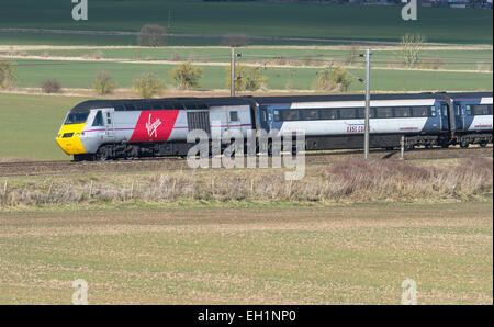 Der neue Inter City East Coast Franchise-Jungfrau und Stagecoach Diesel 125 Lokomotive in der neuen roten und grauen Lackierung. Stockfoto