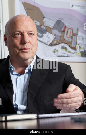 Jim McColl, schottischer Geschäftsmann und Unternehmer, und neue Besitzer der Marine Ferguson, Port Glasgow. Stockfoto