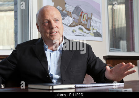 Jim McColl, schottischer Geschäftsmann und Unternehmer, und neue Besitzer der Marine Ferguson, Port Glasgow. Stockfoto