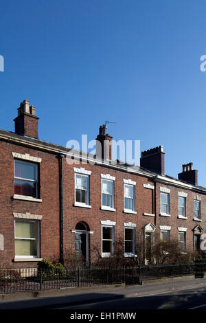 Moderne Landhausküche und Esszimmer in Macclesfield Stadthaus, Cheshire, England, UK Stockfoto