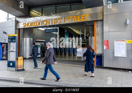 Der Eingang zur Shoreditch High Street overground Schiene Station, London Stockfoto