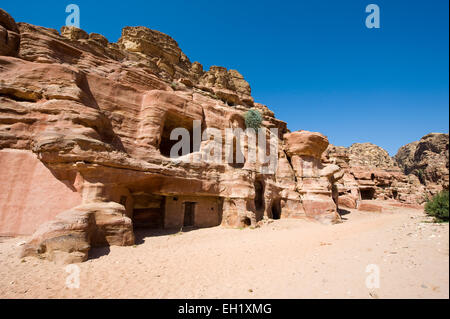 Höhlen und Gräber in Petra in Jordanien Stockfoto