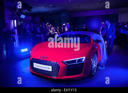 London, UK. 3. März 2015. Neuen Audi R8 wird in der Vorschau im Audi City Piccadilly London vorgestellt, von Designer Edwin Ollefers 03.03.15 Credit: Martyn Goddard/Alamy Live News Stockfoto