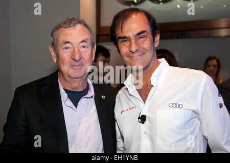 London, UK. 3. März 2015. Nick Mason (Pink Floyd) und Emanuelle Pirro Le mans Rennfahrer im Audi R8 Vorschau Audi City Piccadilly London 03.04.15 Credit: Martyn Goddard/Alamy Live News Stockfoto