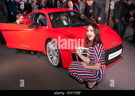 London, UK. 3. März 2015. Sophie Ellis-Bextor in der neue Audi R8-Vorschau im Audi City Piccadilly London UK 03.04.15 Credit: Martyn Goddard/Alamy Live News Stockfoto