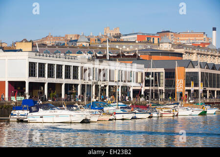 Bristol Hafen mit festgemachten Boote in der Sonne. Stockfoto