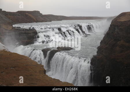 Gullfoss ("Goldene Wasserfall) ist ein Wasserfall befindet sich im Fluss Canyon Hvítá im Südwesten Islands. Stockfoto