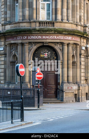 Eingang in der City of London Magistrates' Court auf Queen Victoria Street, London Stockfoto