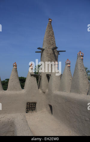 Detail der Minarett einer traditionellen Moschee gemacht von Schlamm in Mali, Westafrika Stockfoto