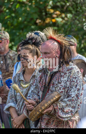 Traditionelle Cherokee Indianer-Hochzeits-Zeremonie durchgeführt an Fort Boonesborough Kentucky Stockfoto