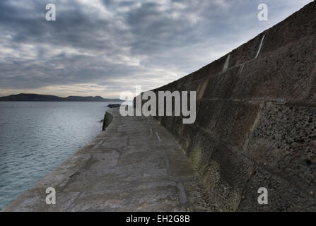 Die Cobb Hafenmauer, The Cobb Hafenmauer Stockfoto