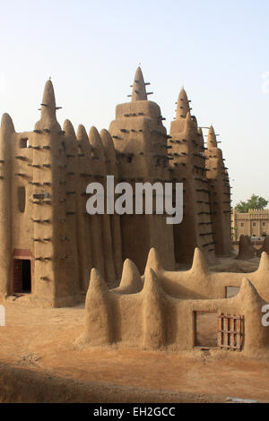 Detail der Minarett einer traditionellen Moschee gemacht von Schlamm in Mali, Westafrika Stockfoto