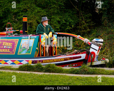 Kanalboot oder schmalen Birdswood auf eine Vergnügensfahrt laufen durch den Freunden Cromford Kanal in Cromford Derbyshire England UK Stockfoto