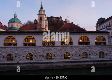 Ljubljanas Altstadt bei Sonnenuntergang. Stockfoto