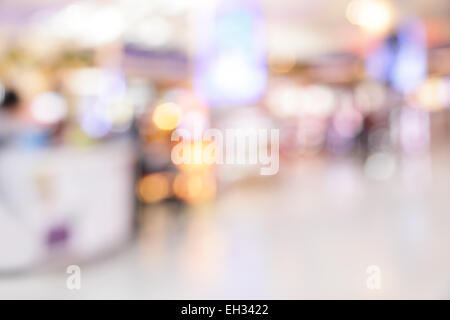 Hintergrund der duty free Shops am Flughafen außerhalb des Fokus Stockfoto