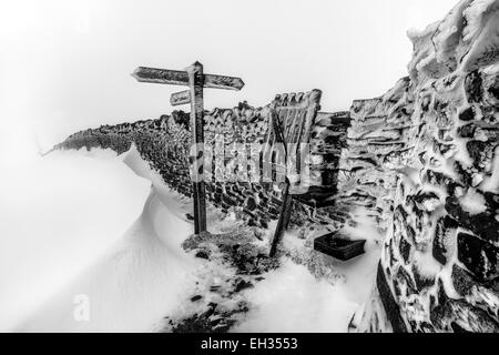 Schöne Aussicht auf die schneebedeckten Tag auf Pen-y-Gipfel in Gent im Winter Stockfoto