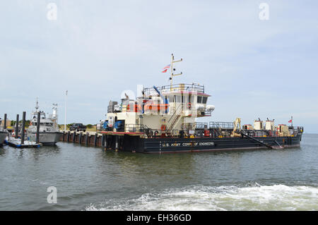 Die Armee-Korps der Ingenieure Murden einen Bagger für das clearing von Kanälen. Stockfoto