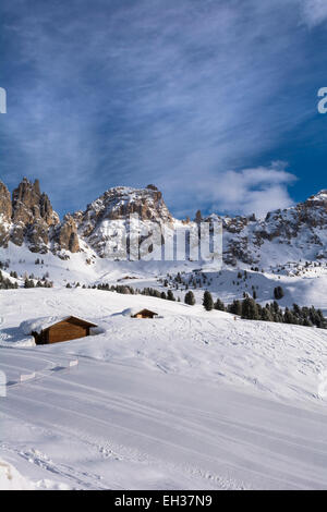 Berghütte Passo Gardena und Sellagruppe, Val Gardena, Bezirk Bozen, Trentino Alto Adige, Dolomiten, Italien Stockfoto