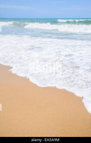 Ansicht von Mai Khao Beach in Phuket, Thailand Stockfoto