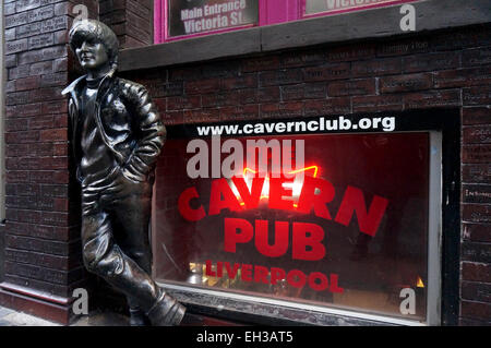 John Lennon-Statue auf der Mathew Street, Liverpool Stockfoto